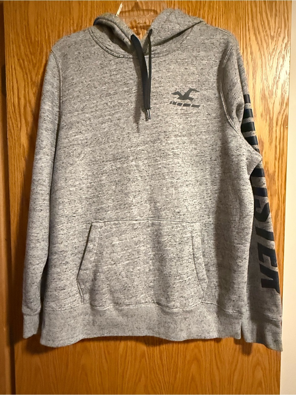 Hollister Men's Heather Gray Pullover Hoodie with Logo Sleeve